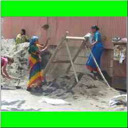 women-construction-workers.jpg