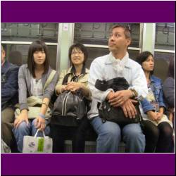 family-riding-keihan-train.jpg