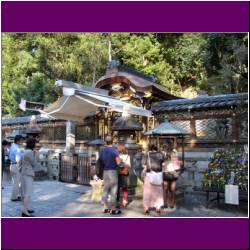 yasaka-jinja-shrine.jpg