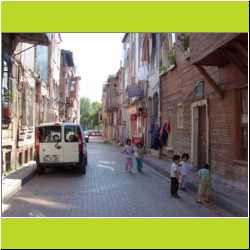 old-istanbul-street-playing.JPG