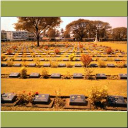 graves-at-khanchanaburi.jpg