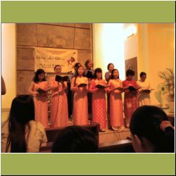 singing-in-sda-saigon-church.jpg
